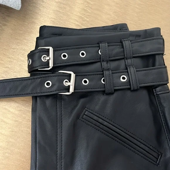 NWT Blank NYC Black Faux Leather Belted Jeans - Picture 3 of 7